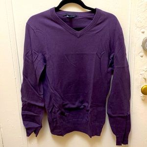 Purple men’s sweater (great shape)